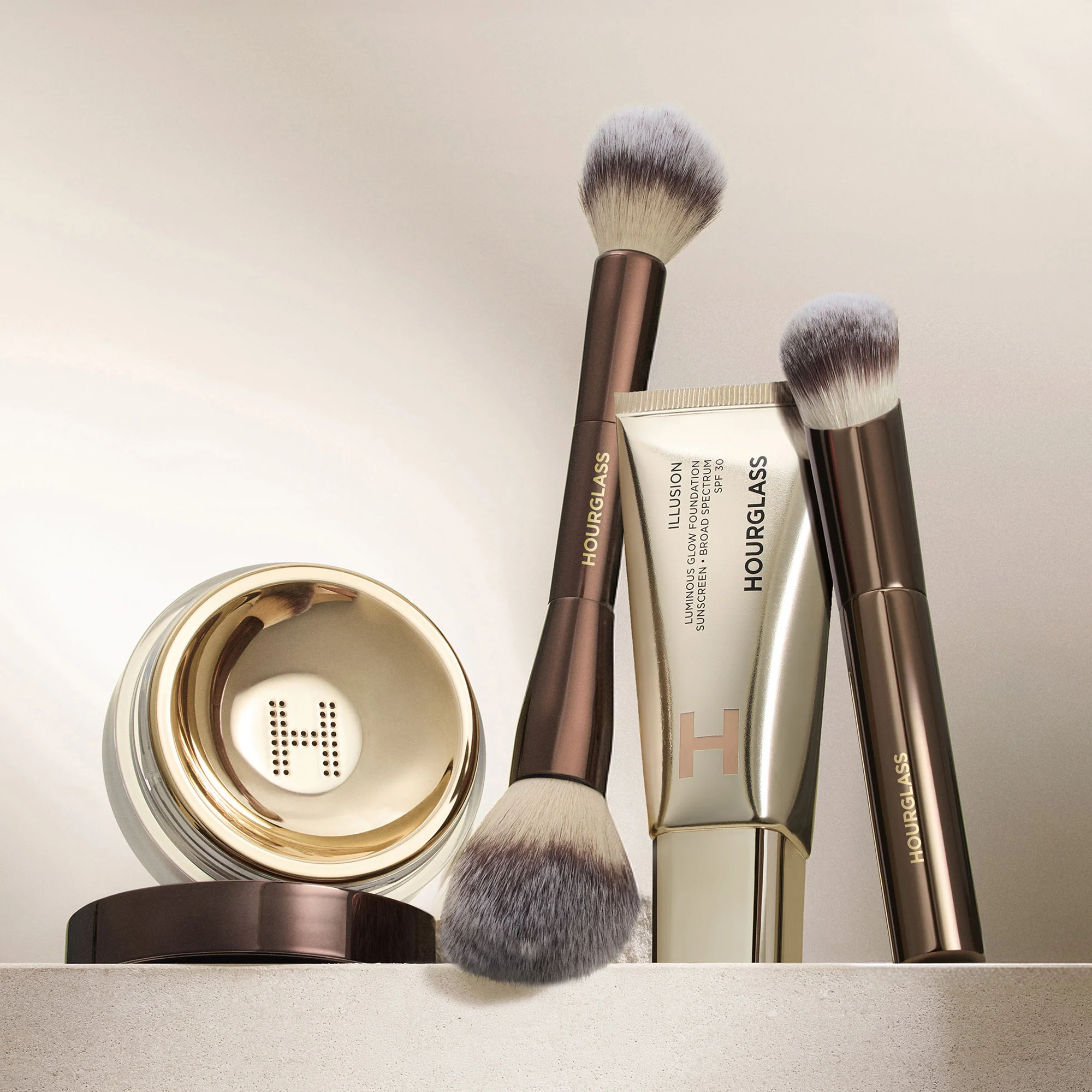 Veil™ Translucent Setting Powder - Image 7